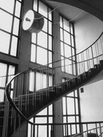 Treppenabsatz des denkmalgeschützten Treppenhauses im MWK