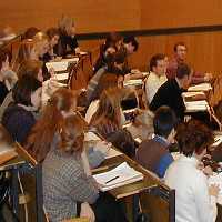 Studierende im Hörsaal der Medizinischen Hochschule Hannover