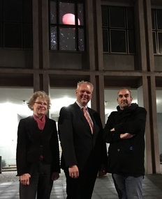 Kulturminister Björn Thümler mit Künstler Christoph Girardet und Leiterin der Abteilung Kultur, Dr. Annette Schwandner