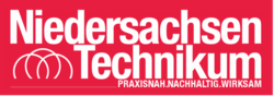 Ein Bild mit dem Logo des Niedersachsen-Technikums; es zeigt weiße Schrift auf rotem Grund.