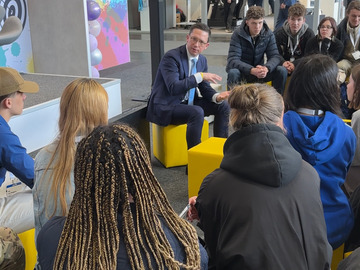 Schüler:innen der IGS Linden auf der Hannover Messe