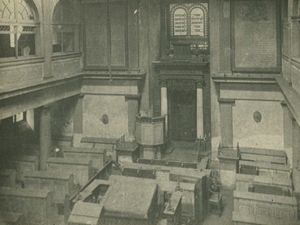 Undatierte Aufnahmen des Inneren der Alten Synagoge