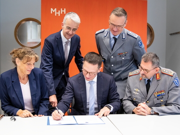 Bundeswehr und MHH schmieden starke Allianz für Krisenzeiten