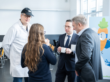 Wissenschaftsminister Falko Mohrs im Gespräch in Hannover anlässlich des Niedersachsen-Menüs