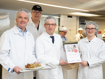 Von links nach rechts: Michael Knüppel (Geschäftsführer Studierendenwerk Hannover), Prof. Dr. Jörg Magull (Geschäftsführer Studierendenwerk Göttingen), Minister Falko Mohrs, Pippa Schneider (Landtagsabgeordnete der Grünen)