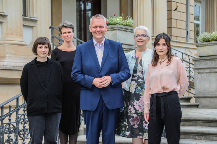 Nicolas Born Preis 2022: Preisträgerin Dorothee Elmiger, Laudatorin Lisa Kreißler, Minister Björn Thümler, Laudatorin Kathrin Dittmer, Debütpreisträgerin Yade Yasemin Önder.