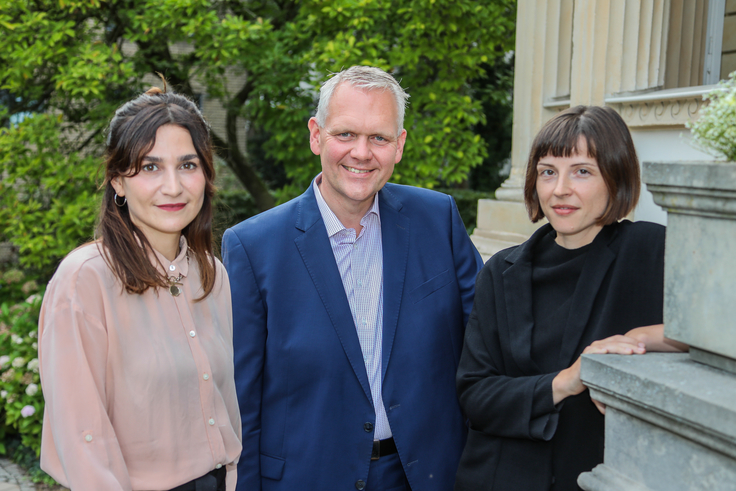 Nicolas Born Preis 2022: Debütpreisträgerin Yade Yasemin Önder, Minister Björn Thümler, Preisträgerin Dorothee Elmiger.