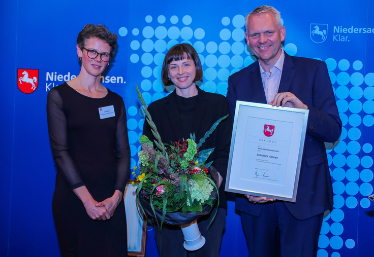 Nicolas Born Preis 2022: Laudatorin Lisa Kreißler, Preisträgerin Dorothee Elmiger und Minister Björn Thümler.