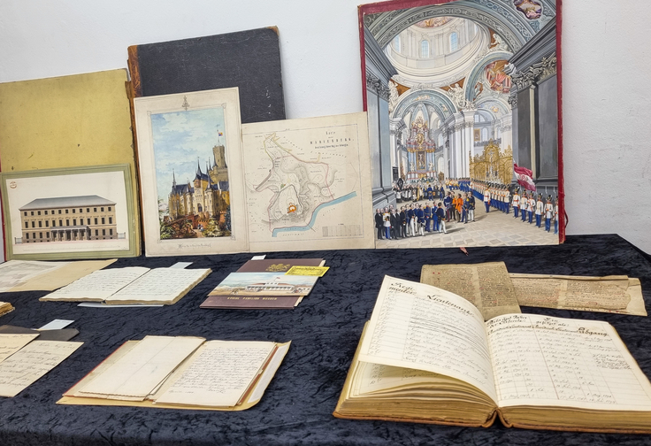 Schmuckbild: Präsentation der Hofbibliothek der Marienburg im Landesarchiv in Pattensen.