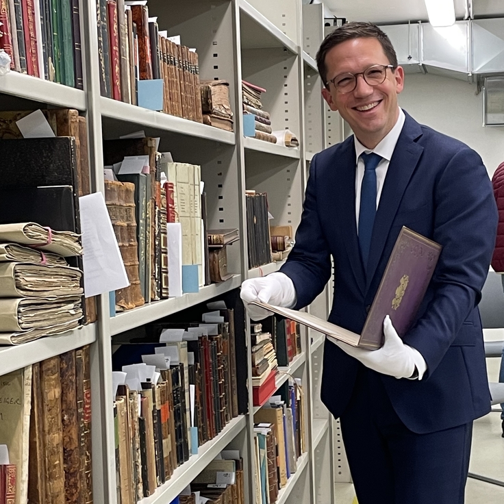 Schmuckbild: Präsentation der Hofbibliothek der Marienburg im Landesarchiv in Pattensen.