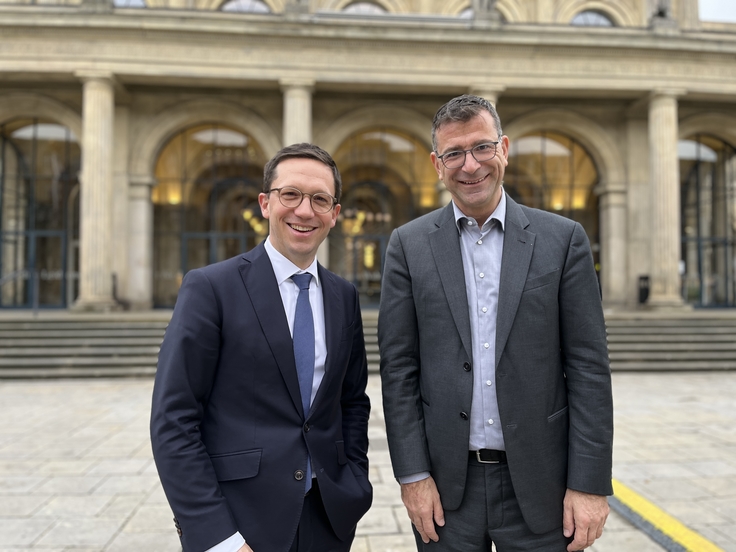 Kulturminister Falko Mohrs und Bodo Busse, Intendant Oper Hannover ab der Spielzeit 2025/26.