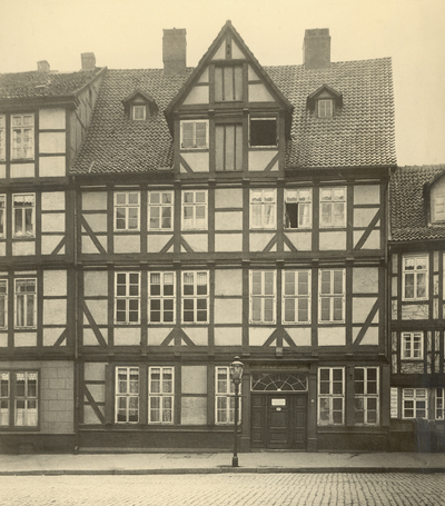 Der Blick auf das Vorderhaus der Alten Synagoge – hier eine Aufnahme aus dem Jahr 1928.