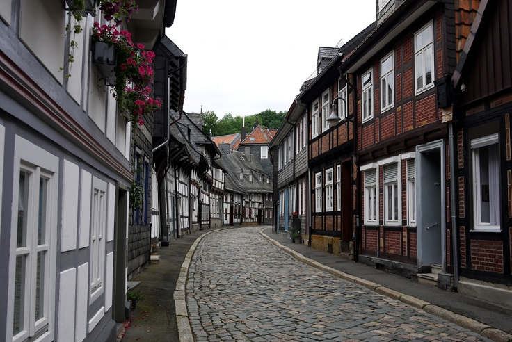 Eine Straße in der Innenstadt von Goslar