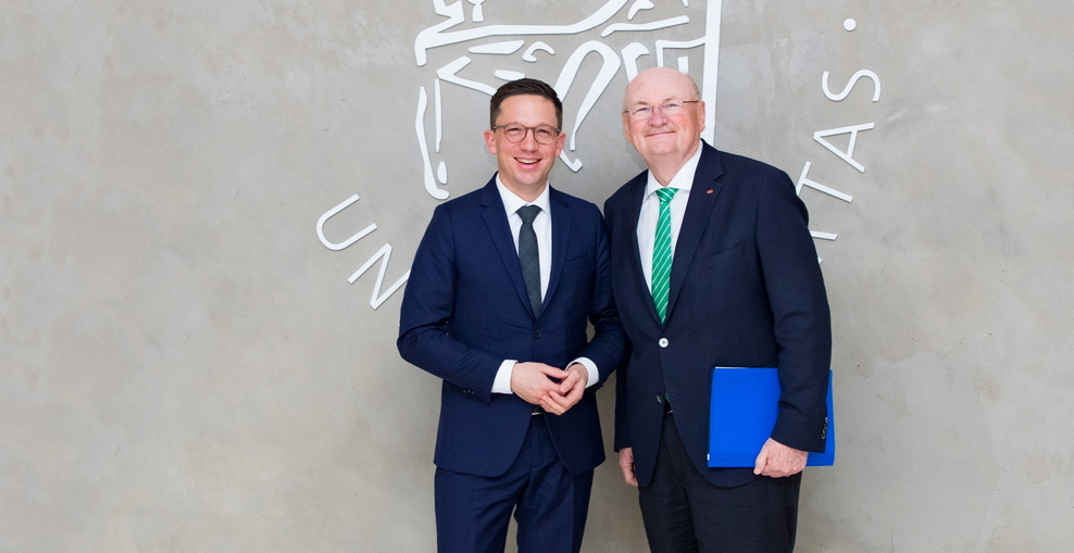 Schmuckbild: Minister Falko Mohrs und Professor Michael Manns.