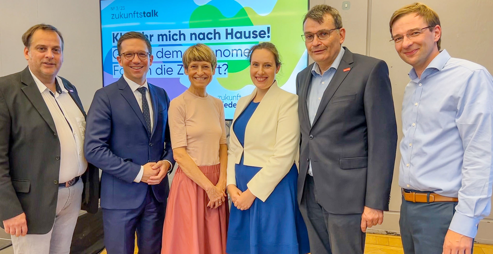 Schmuckbild: Gruppe von 6 Personen, darunter Minister Falko Mohrs.