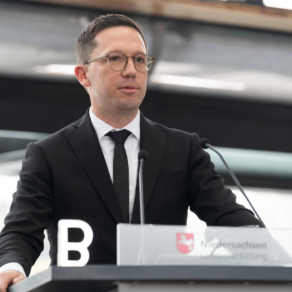 Minister Falko Mohrs spricht über deutsche Verantwortung nach dem Holocaust