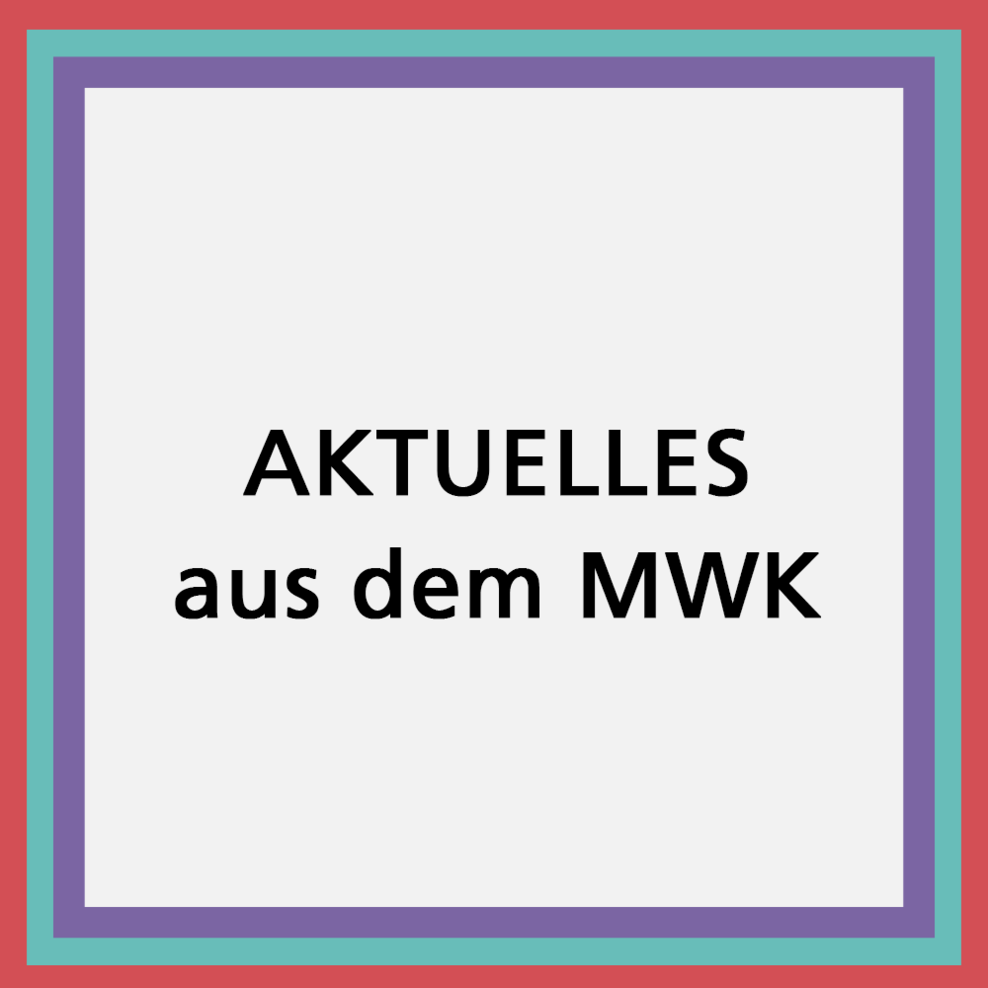 Grafik mit dem Schriftzug ‚AKTUELLES aus dem MWK‘ in schwarzer Schrift auf hellem Hintergrund. Die Gestaltung wird von einem breiten, mehrfarbigen Rahmen in Rot, Türkis und Violett eingefasst. Die Darstellung ist schlicht und ohne weitere Bildelemen
